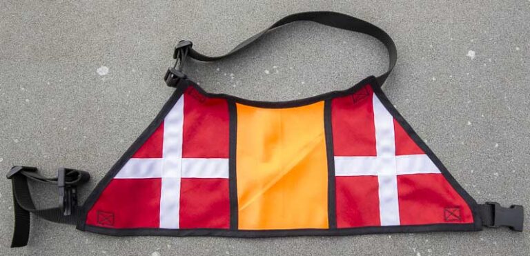 Kantet. Neon-orange/To flag. Fast bånd. (245,-)